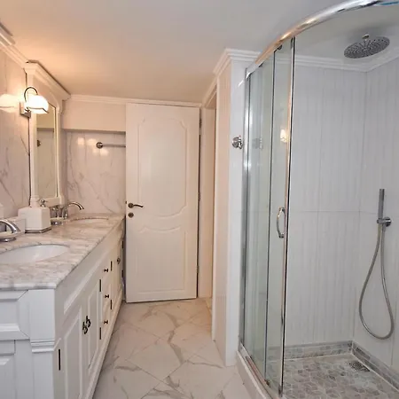 Theodora * Gastouri (Corfu)